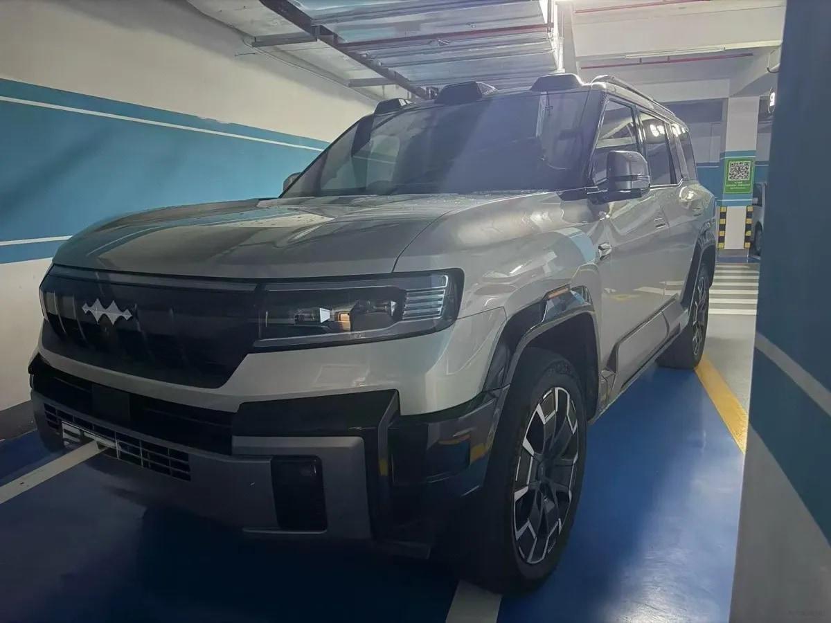2025 FangChengBao Bao 8 2.0T 245HP L4 E-CVT PHEV 36.8KWH image 1