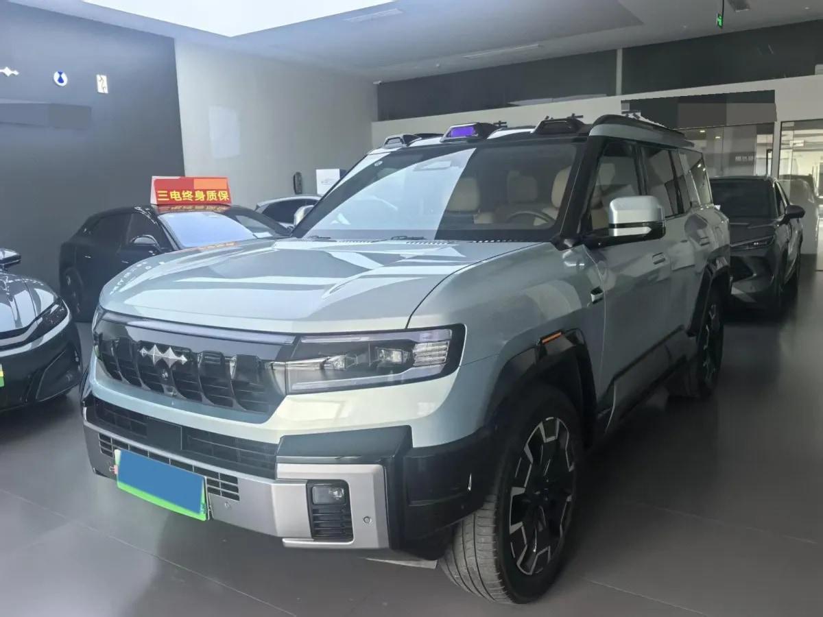2025 FangChengBao Bao 8 2.0T 245HP L4 E-CVT PHEV 36.8KWH image 1