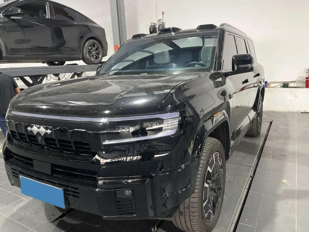 2025 FangChengBao Bao 8 2.0T 245HP L4 E-CVT PHEV 36.8KWH image 1