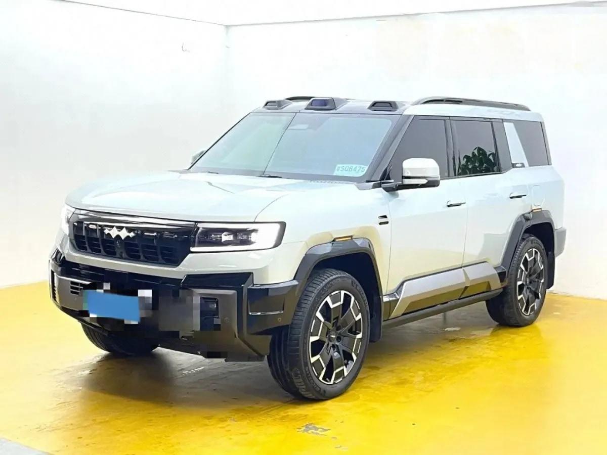 2025 FangChengBao Bao 8 2.0T 245HP L4 E-CVT PHEV 36.8KWH image 1