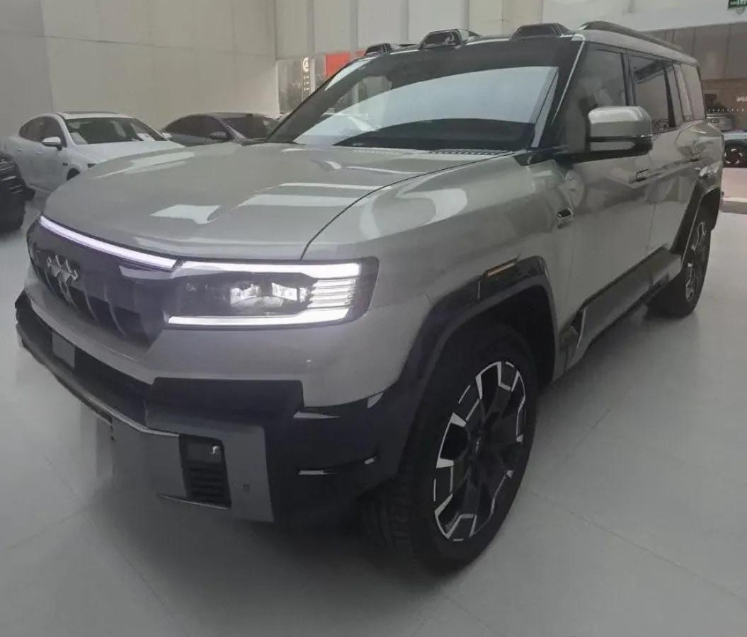 2025 FangChengBao Bao 8 2.0T 245HP L4 E-CVT PHEV 36.8KWH image 1
