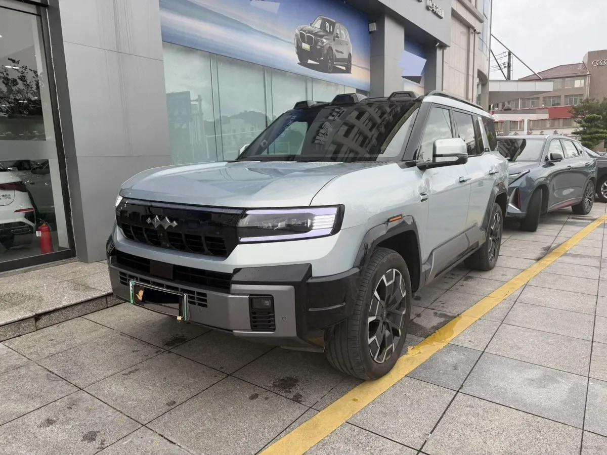 2025 FangChengBao Bao 8 2.0T 245HP L4 E-CVT PHEV 36.8KWH image 1