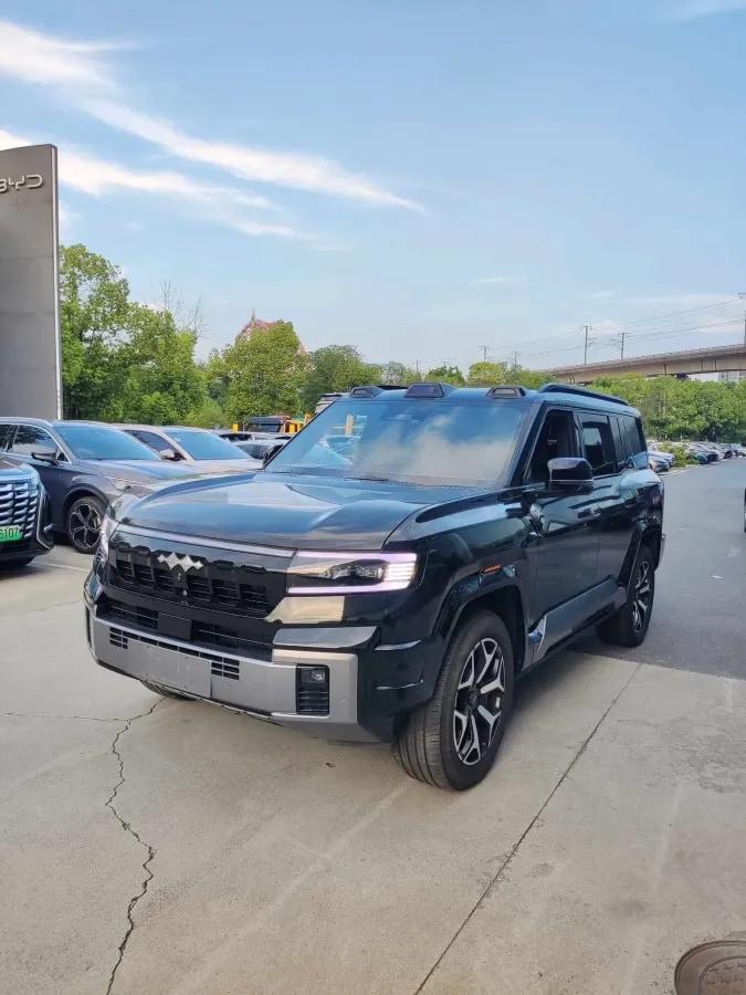 2025 FangChengBao Bao 8 2.0T 245HP L4 E-CVT PHEV 36.8KWH image 1