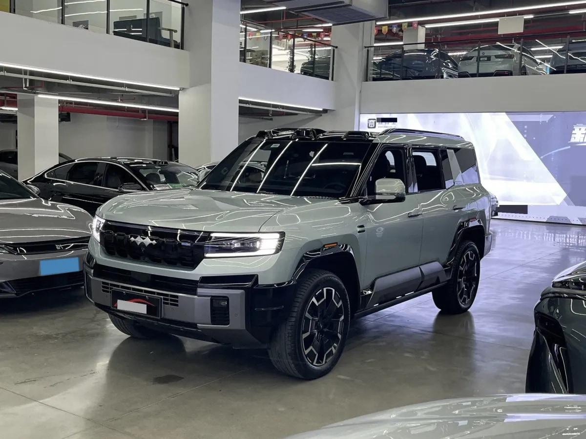 2025 FangChengBao Bao 8 2.0T 245HP L4 E-CVT PHEV 36.8KWH image 1