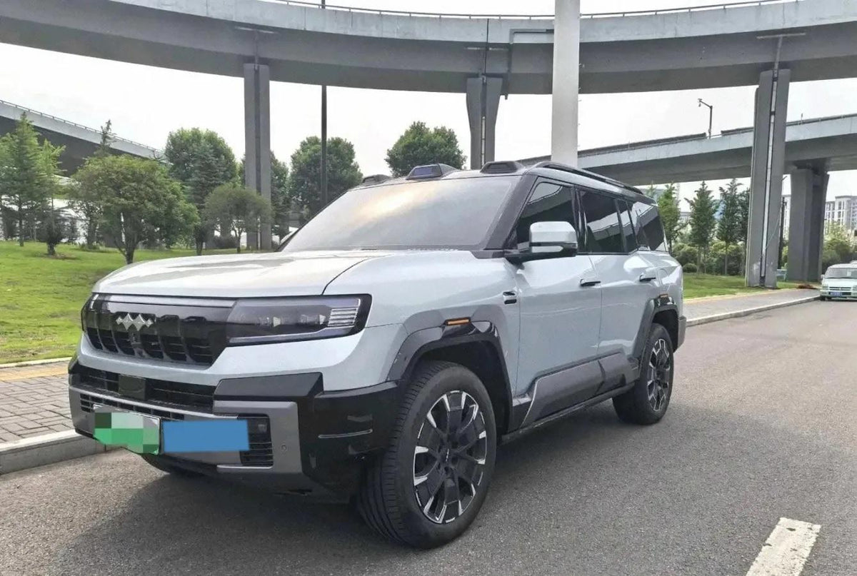 2025 FangChengBao Bao 8 2.0T 245HP L4 E-CVT PHEV 36.8KWH image 1