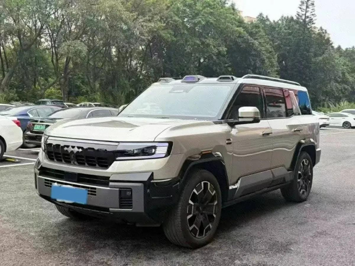 2025 FangChengBao Bao 8 2.0T 245HP L4 E-CVT PHEV 36.8KWH image 1