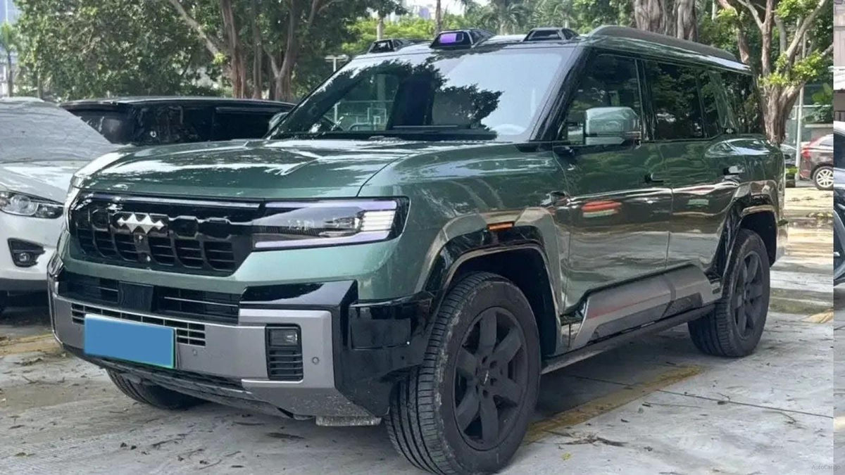 2025 FangChengBao Bao 8 2.0T 245HP L4 E-CVT PHEV 36.8KWH image 1