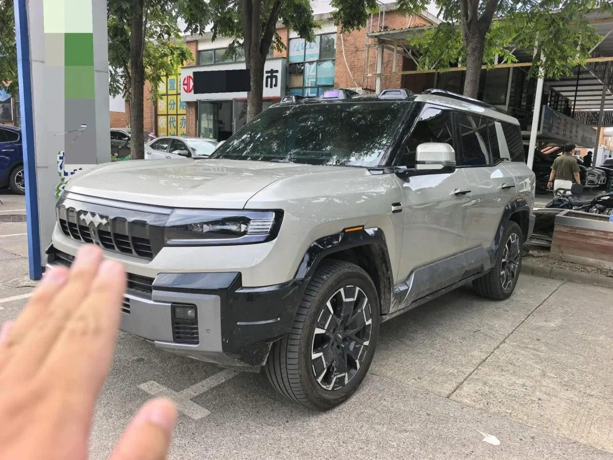 2025 FangChengBao Bao 8 2.0T 245HP L4 E-CVT PHEV 36.8KWH image 1