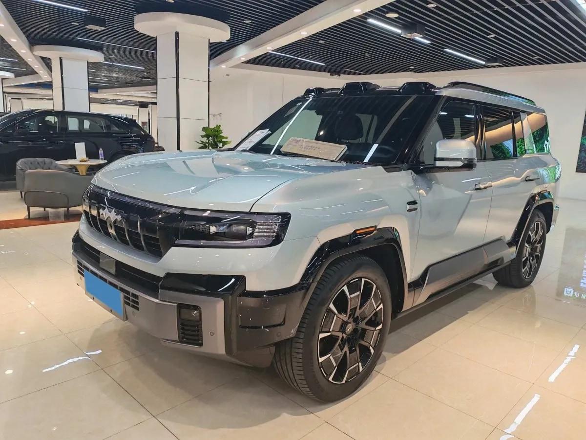 2025 FangChengBao Bao 8 2.0T 245HP L4 E-CVT PHEV 36.8KWH image 1
