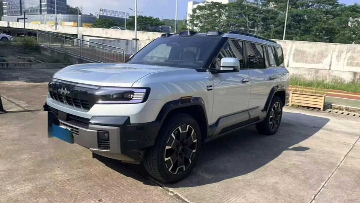 2025 FangChengBao Bao 8 2.0T 245HP L4 E-CVT PHEV 36.8KWH image 1