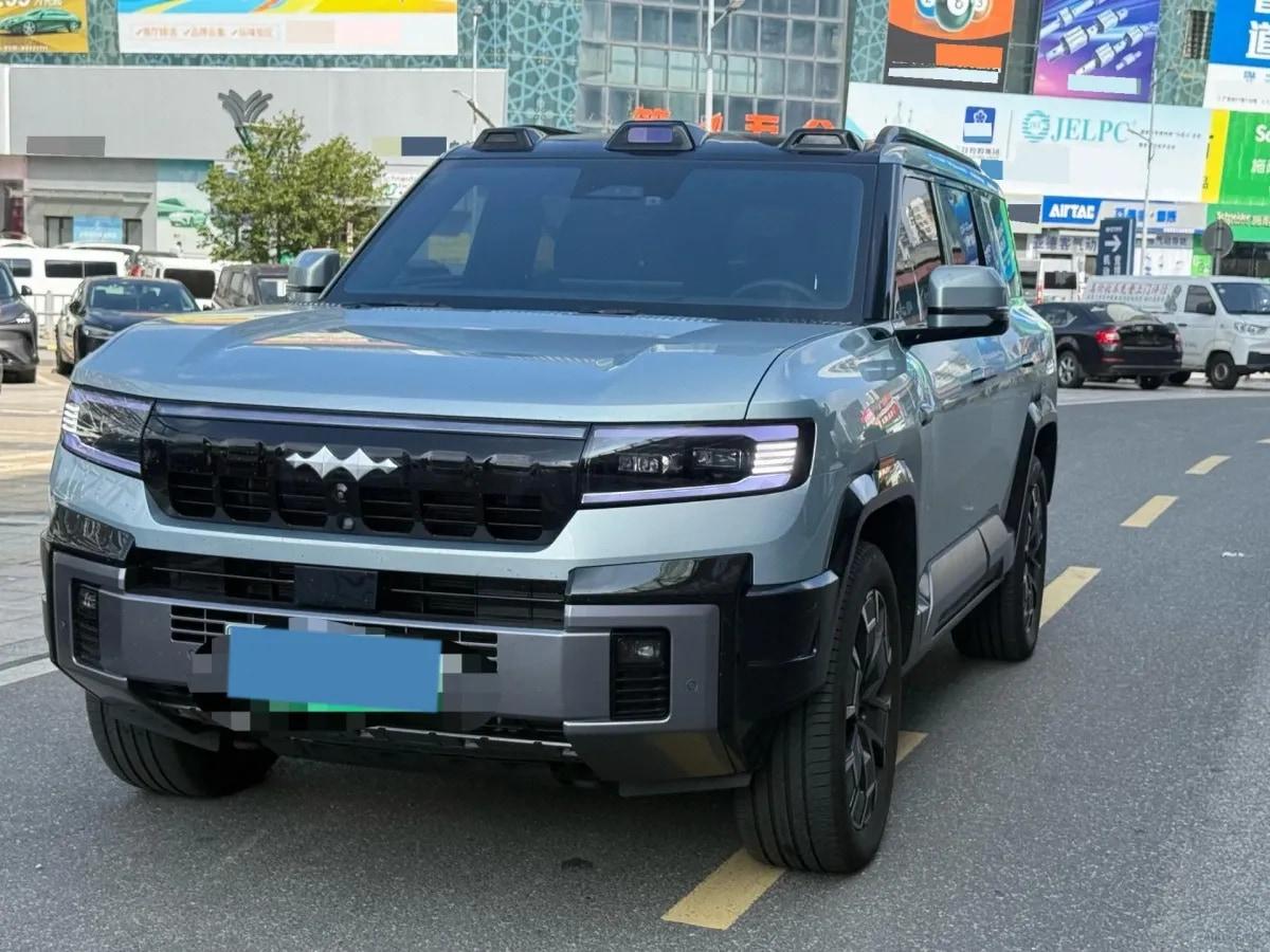 2025 FangChengBao Bao 8 2.0T 245HP L4 E-CVT PHEV 36.8KWH image 1