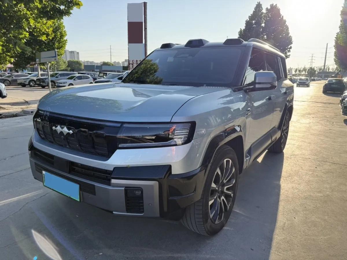 2025 FangChengBao Bao 8 2.0T 245HP L4 E-CVT PHEV 36.8KWH image 1