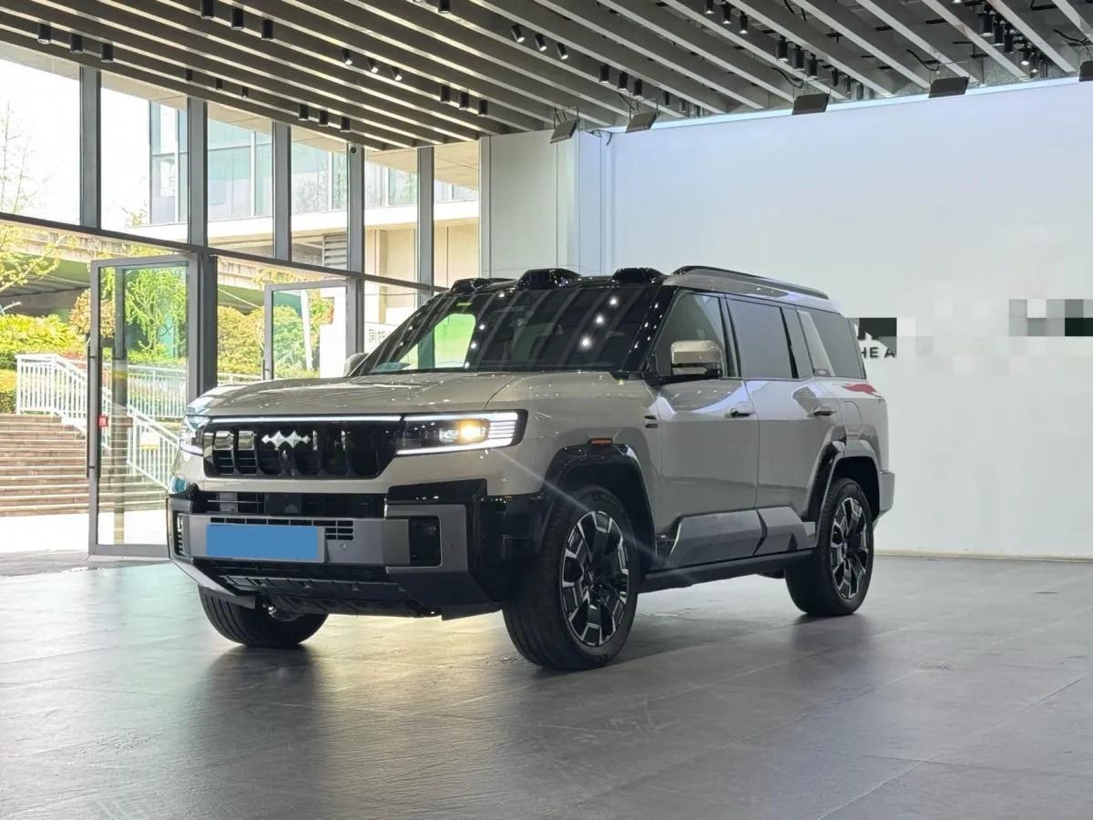 2025 FangChengBao Bao 8 2.0T 245HP L4 E-CVT PHEV 36.8KWH image 1