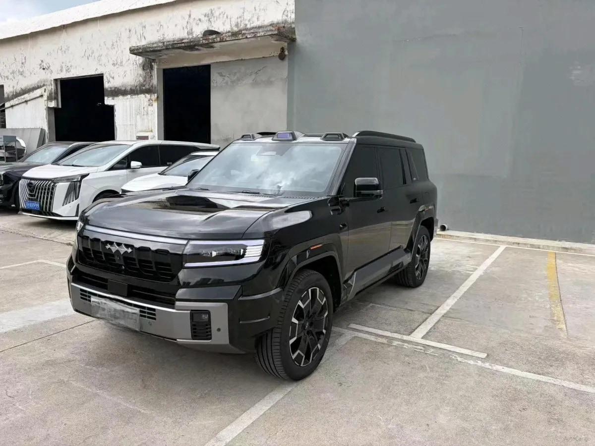 2025 FangChengBao Bao 8 2.0T 245HP L4 E-CVT PHEV 36.8KWH image 1