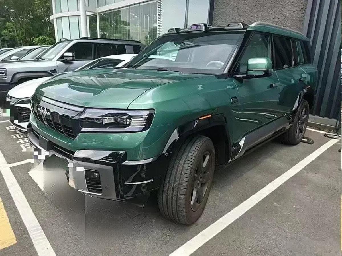 2025 FangChengBao Bao 8 2.0T 245HP L4 E-CVT PHEV 36.8KWH image 1