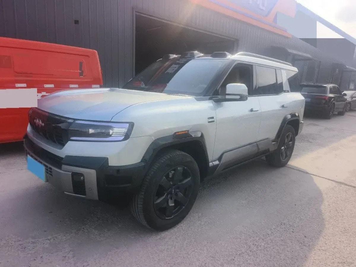2025 FangChengBao Bao 8 2.0T 245HP L4 E-CVT PHEV 36.8KWH image 1