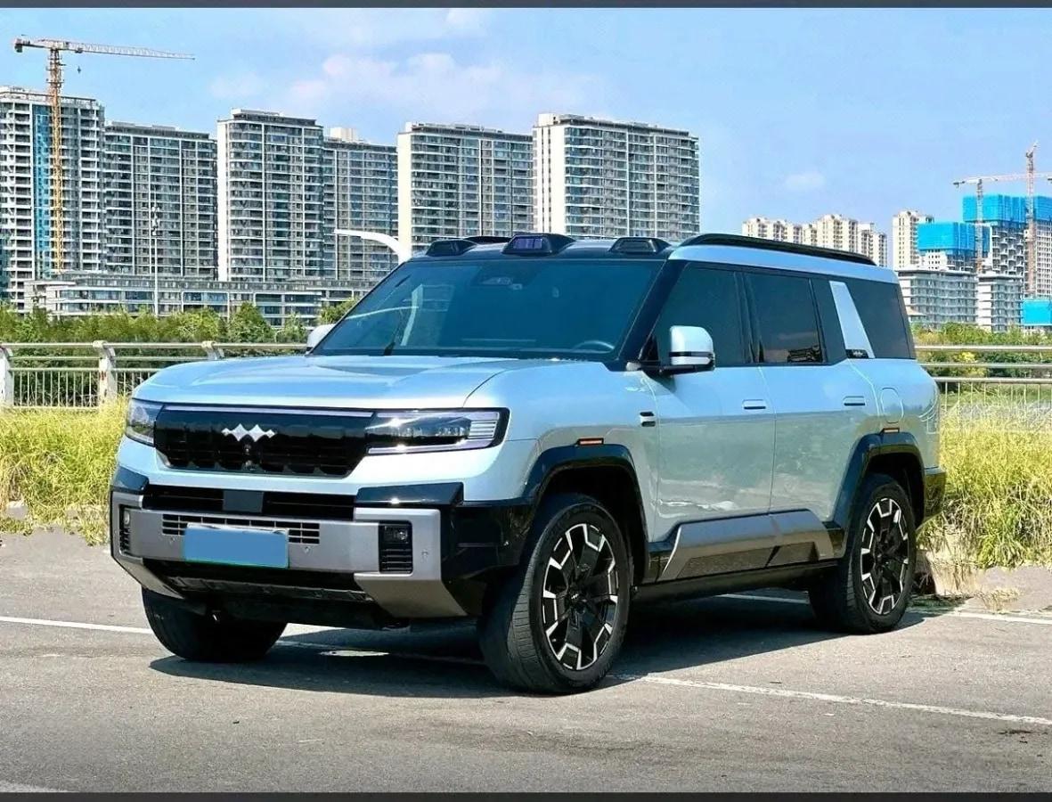 2025 FangChengBao Bao 8 2.0T 245HP L4 E-CVT PHEV 36.8KWH image 1