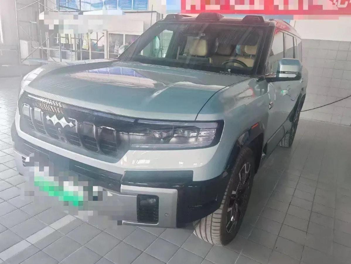 2025 FangChengBao Bao 8 2.0T 245HP L4 E-CVT PHEV 36.8KWH image 1