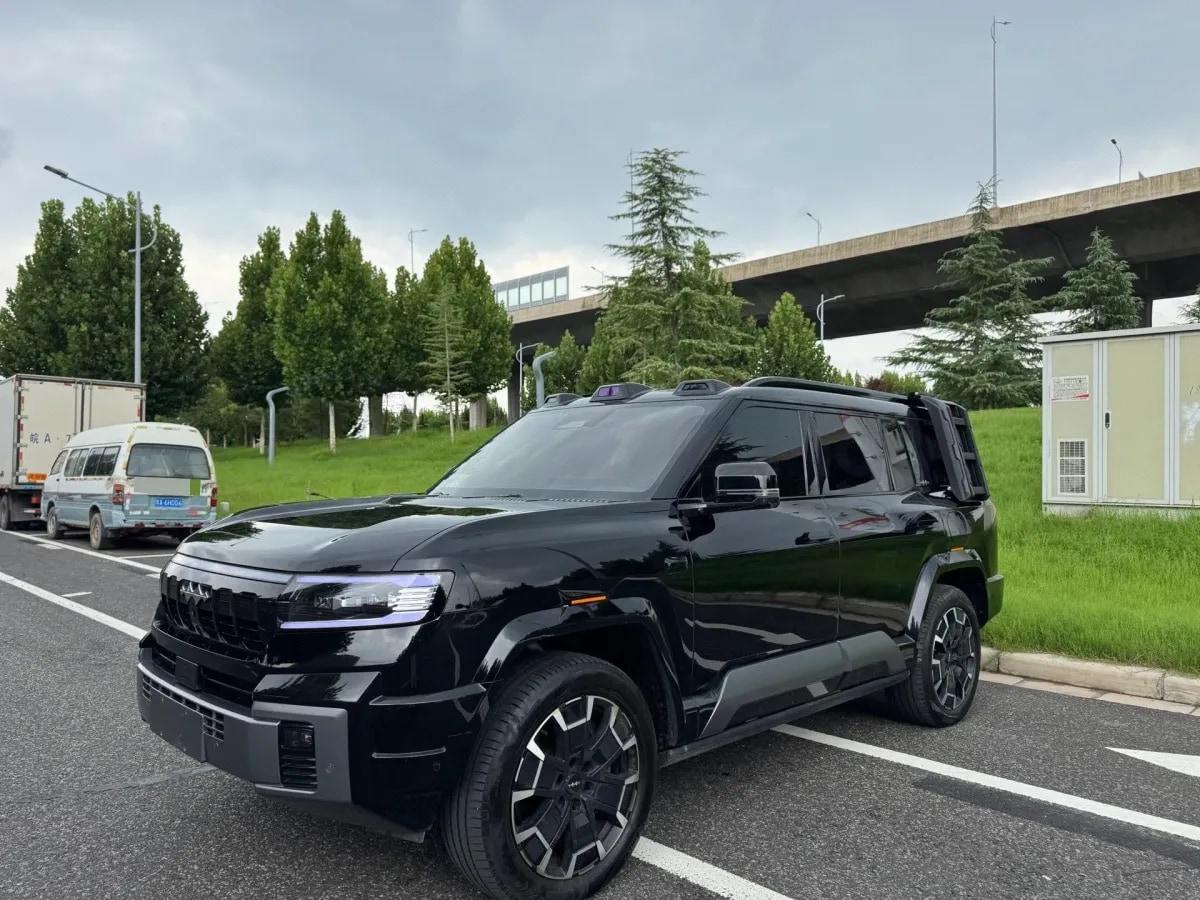 2025 FangChengBao Bao 8 2.0T 245HP L4 E-CVT PHEV 36.8KWH image 1