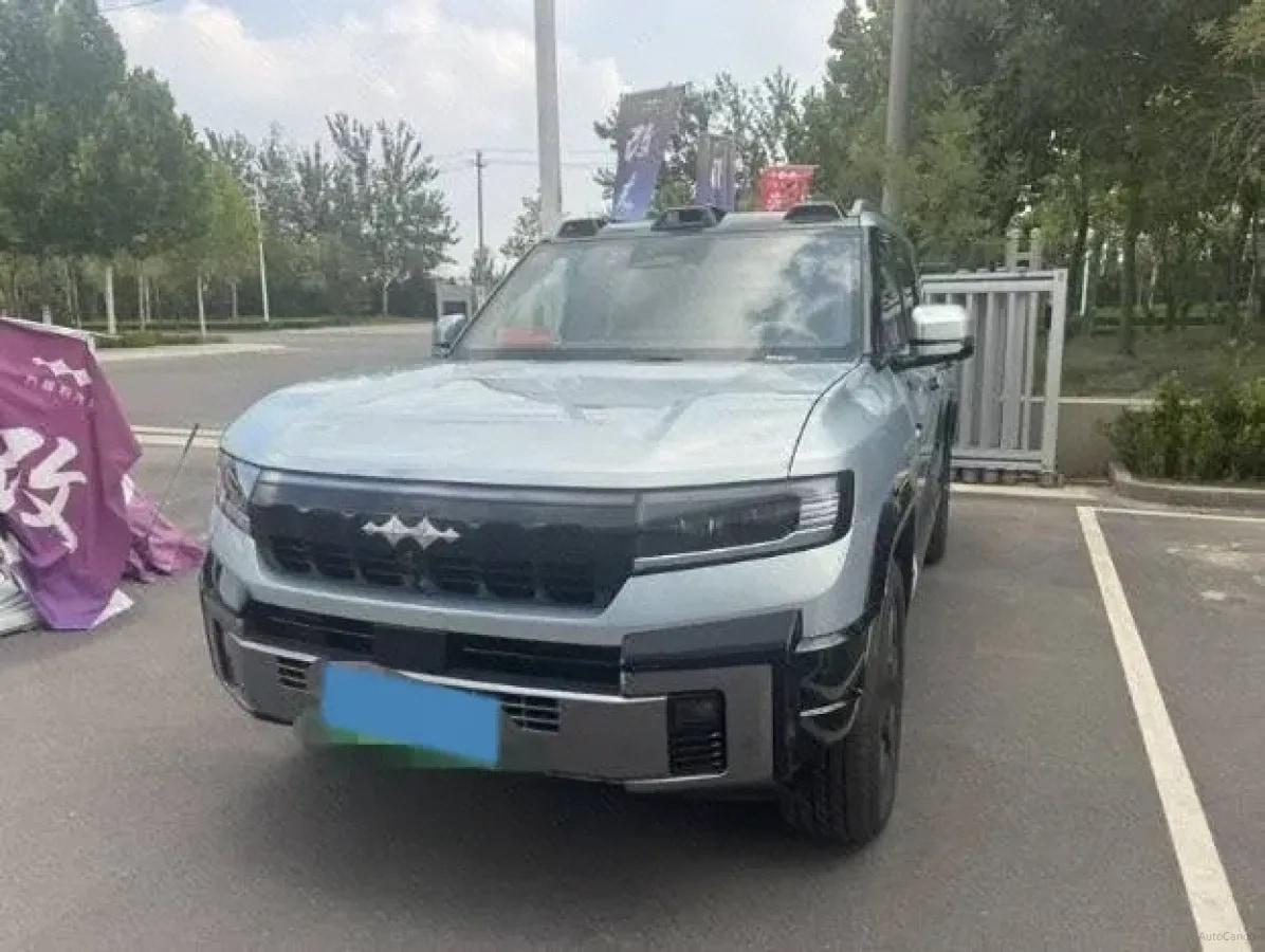 2025 FangChengBao Bao 8 2.0T 245HP L4 E-CVT PHEV 36.8KWH image 1