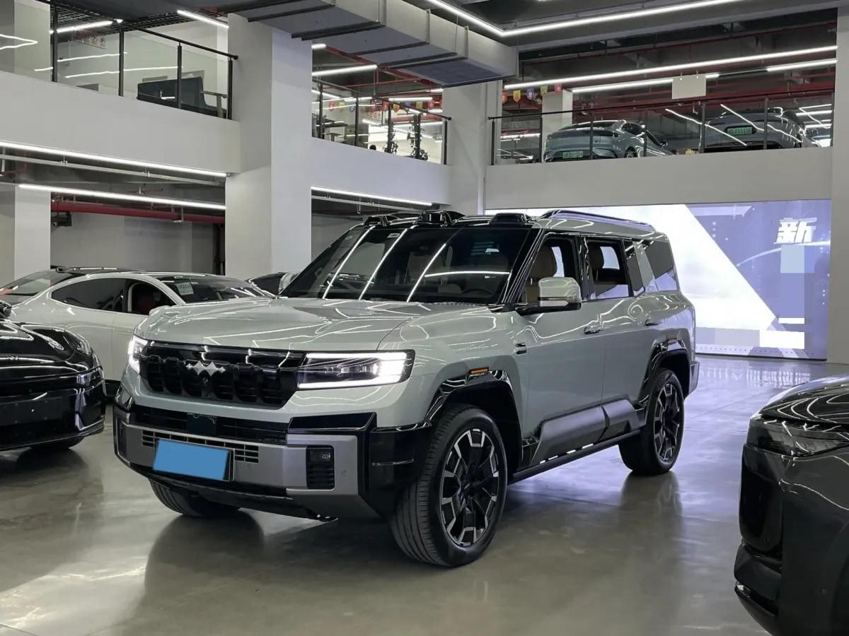 2025 FangChengBao Bao 8 2.0T 245HP L4 E-CVT PHEV 36.8KWH image 1