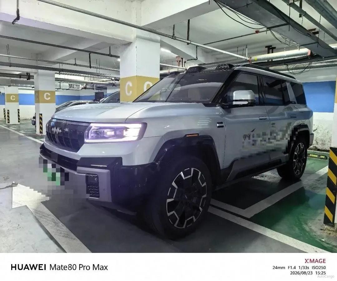 2025 FangChengBao Bao 8 2.0T 245HP L4 E-CVT PHEV 36.8KWH image 1