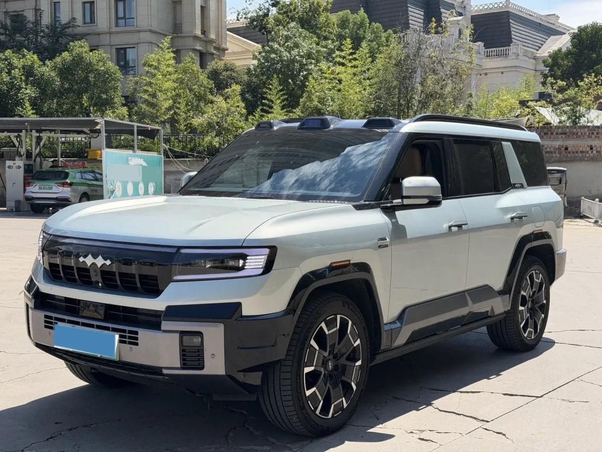 2025 FangChengBao Bao 8 2.0T 245HP L4 E-CVT PHEV 36.8KWH image 1