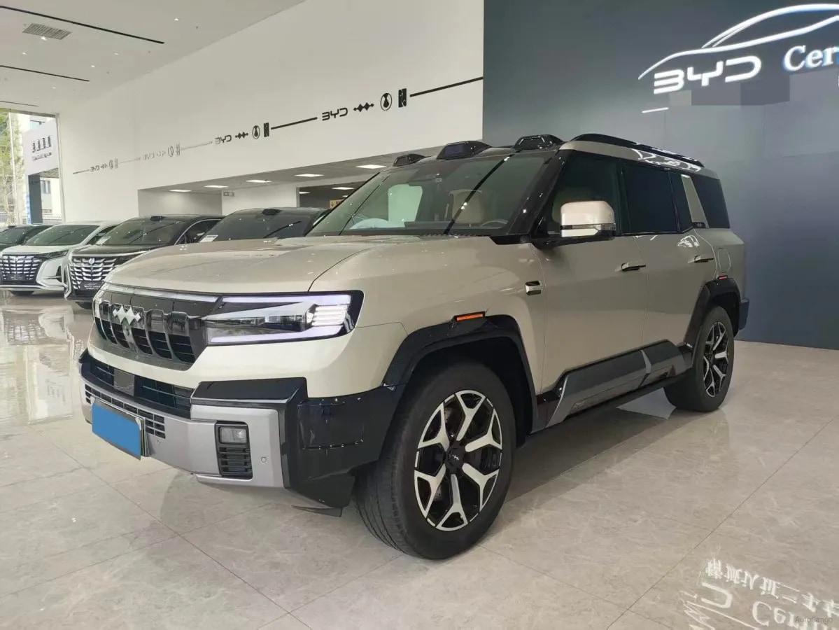 2025 FangChengBao Bao 8 2.0T 245HP L4 E-CVT PHEV 36.8KWH image 1