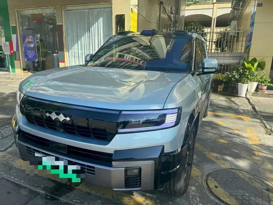 2025 FangChengBao Bao 8 2.0T 245HP L4 E-CVT PHEV 36.8KWH image 1