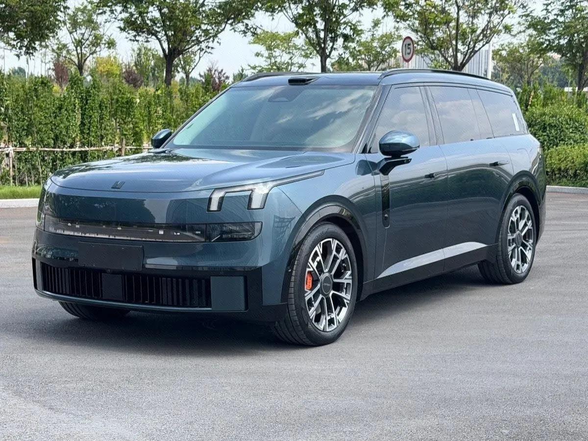 2025 LYNK&CO 900 2.0T 254HP L4 3DHT PHEV image 1