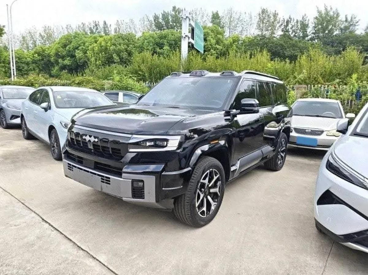 2025 FangChengBao Bao 8 2.0T 245HP L4 E-CVT PHEV 36.8KWH image 1