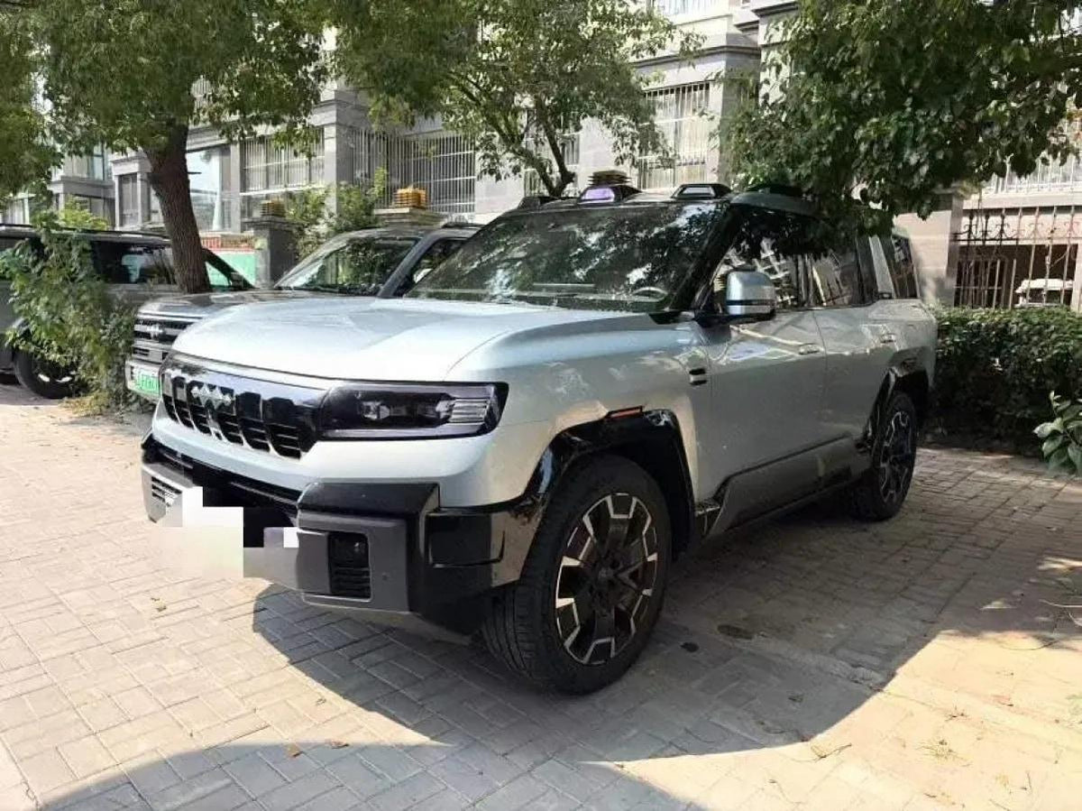 2025 Fang Cheng Bao Bao 8 2.0T 245HP L4 E-CVT PHEV 36.8KWH image 1