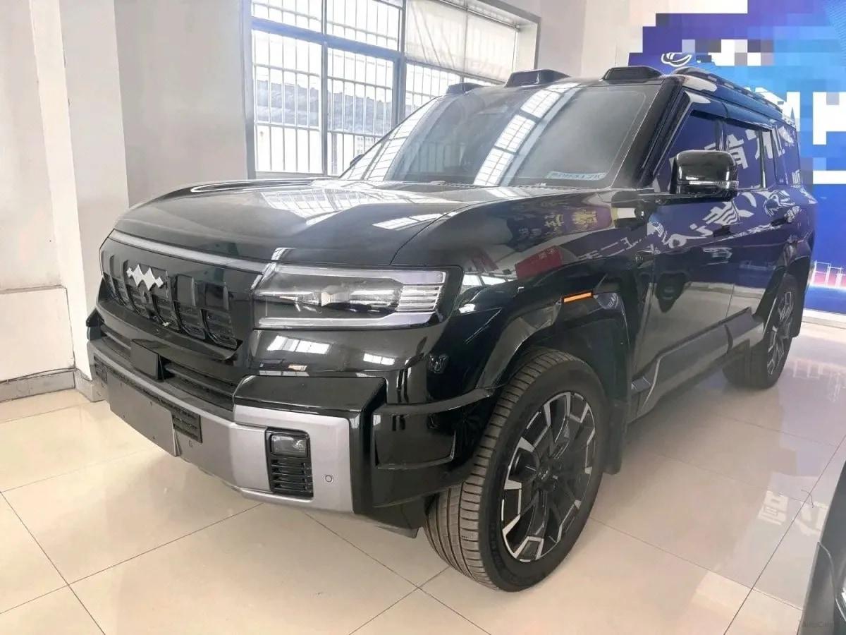 2025 FangChengBao Bao 8 2.0T 245HP L4 E-CVT PHEV 36.8KWH image 1