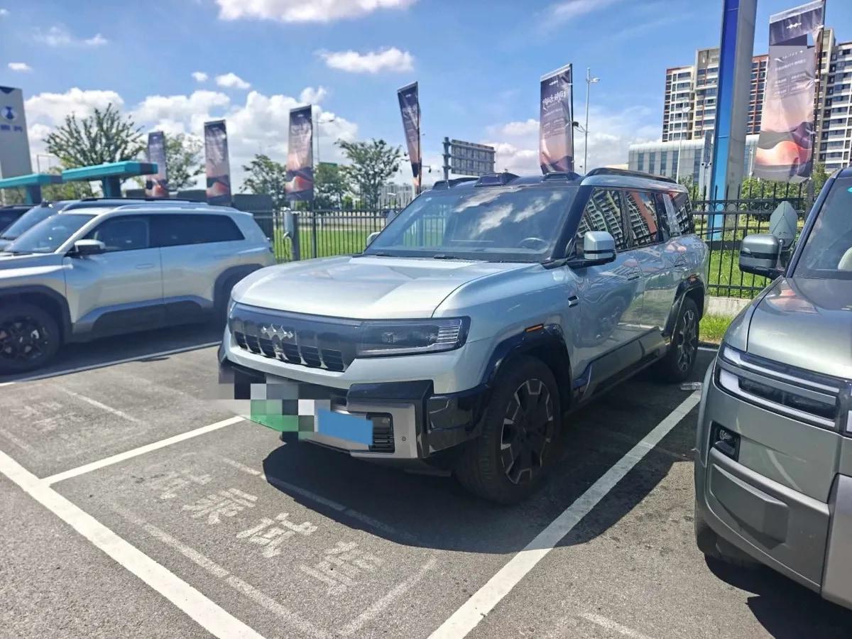2025 FangChengBao Bao 8 2.0T 245HP L4 E-CVT PHEV 36.8KWH image 1
