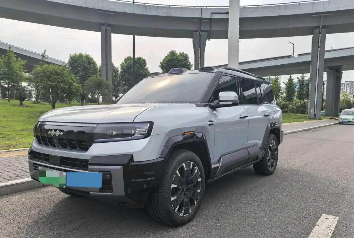 2025 FangChengBao Bao 8 2.0T 245HP L4 E-CVT PHEV 36.8KWH image 1