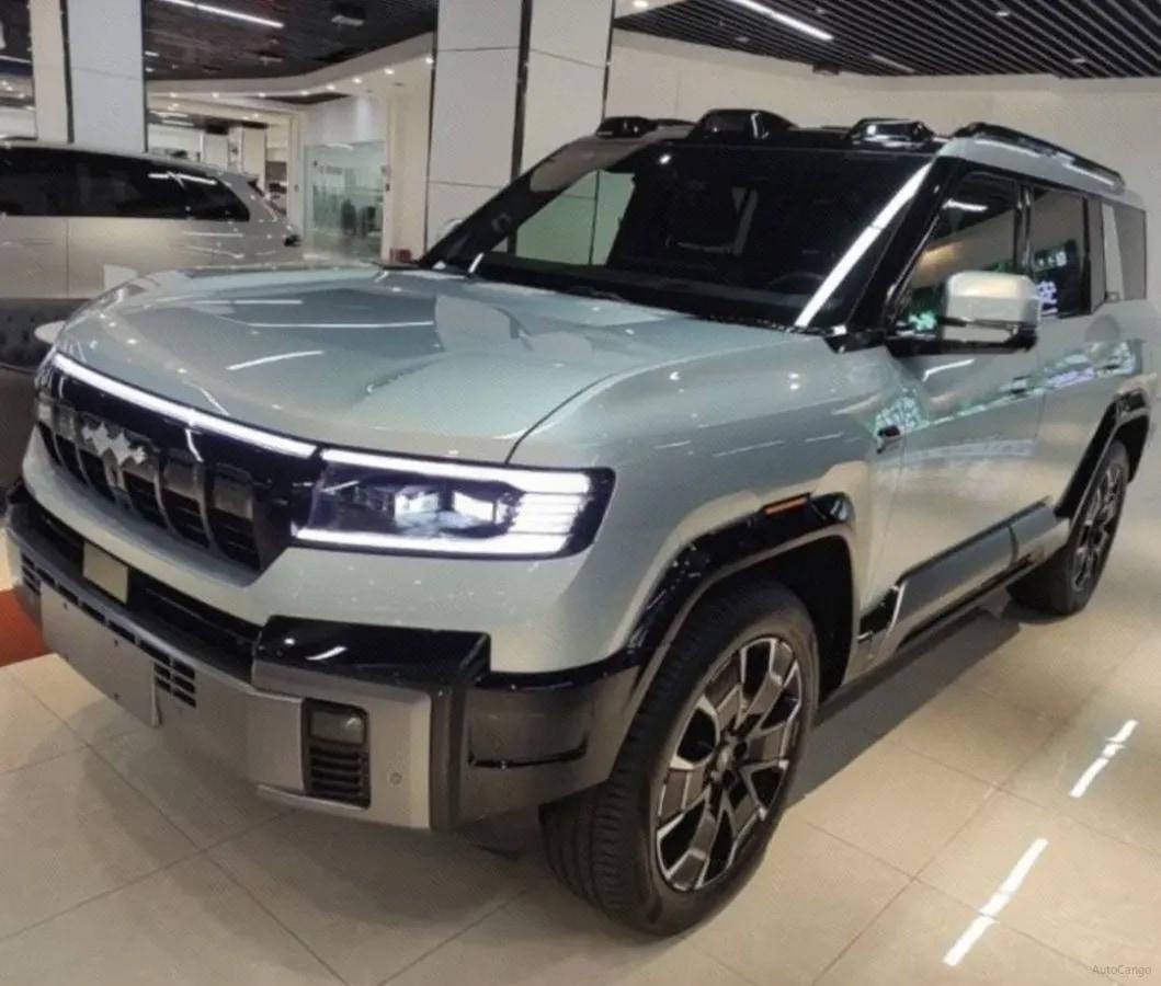 2025 FangChengBao Bao 8 2.0T 245HP L4 E-CVT PHEV 36.8KWH image 1