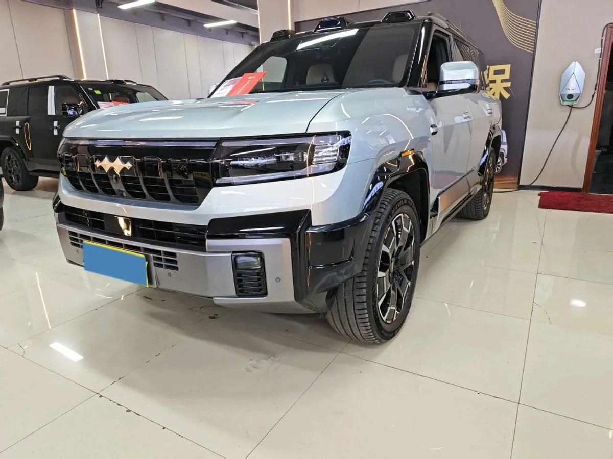 2025 FangChengBao Bao 8 2.0T 245HP L4 E-CVT PHEV 36.8KWH image 1