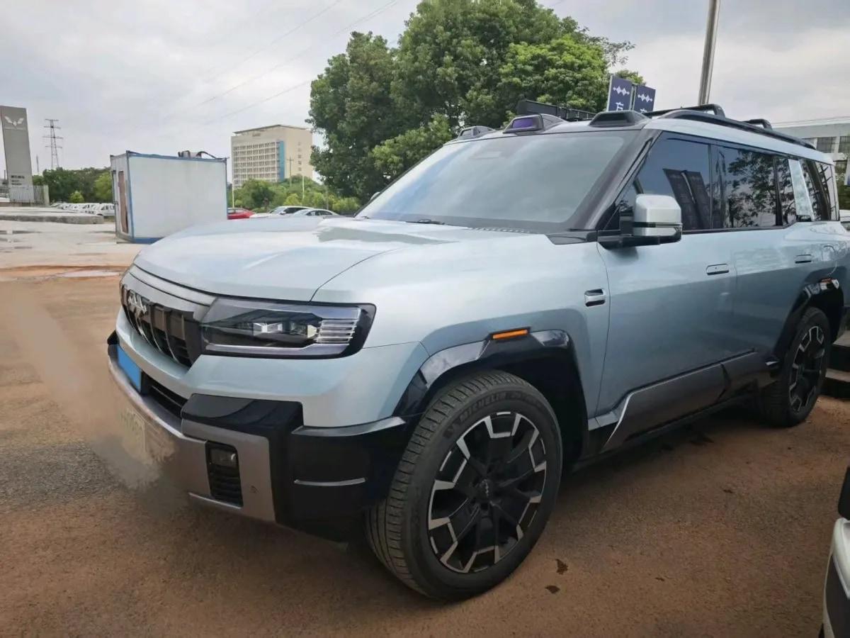 2025 FangChengBao Bao 8 2.0T 245HP L4 E-CVT PHEV 36.8KWH image 1