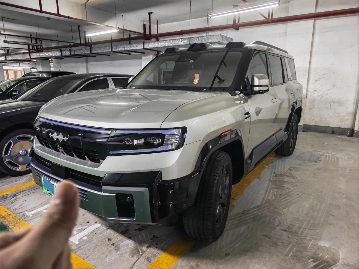2025 FangChengBao Bao 8 2.0T 245HP L4 E-CVT PHEV 36.8KWH image 1