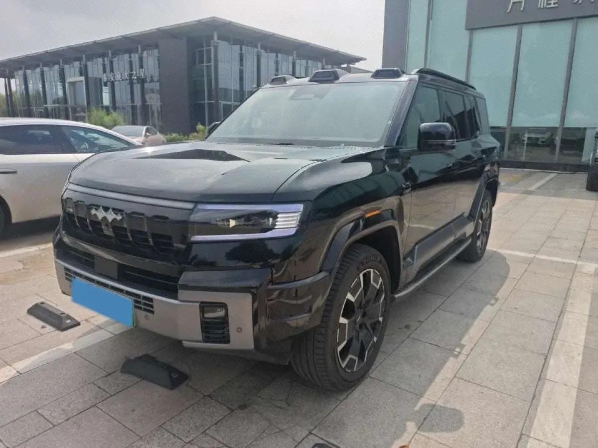 2025 FangChengBao Bao 8 2.0T 245HP L4 E-CVT PHEV 36.8KWH image 1