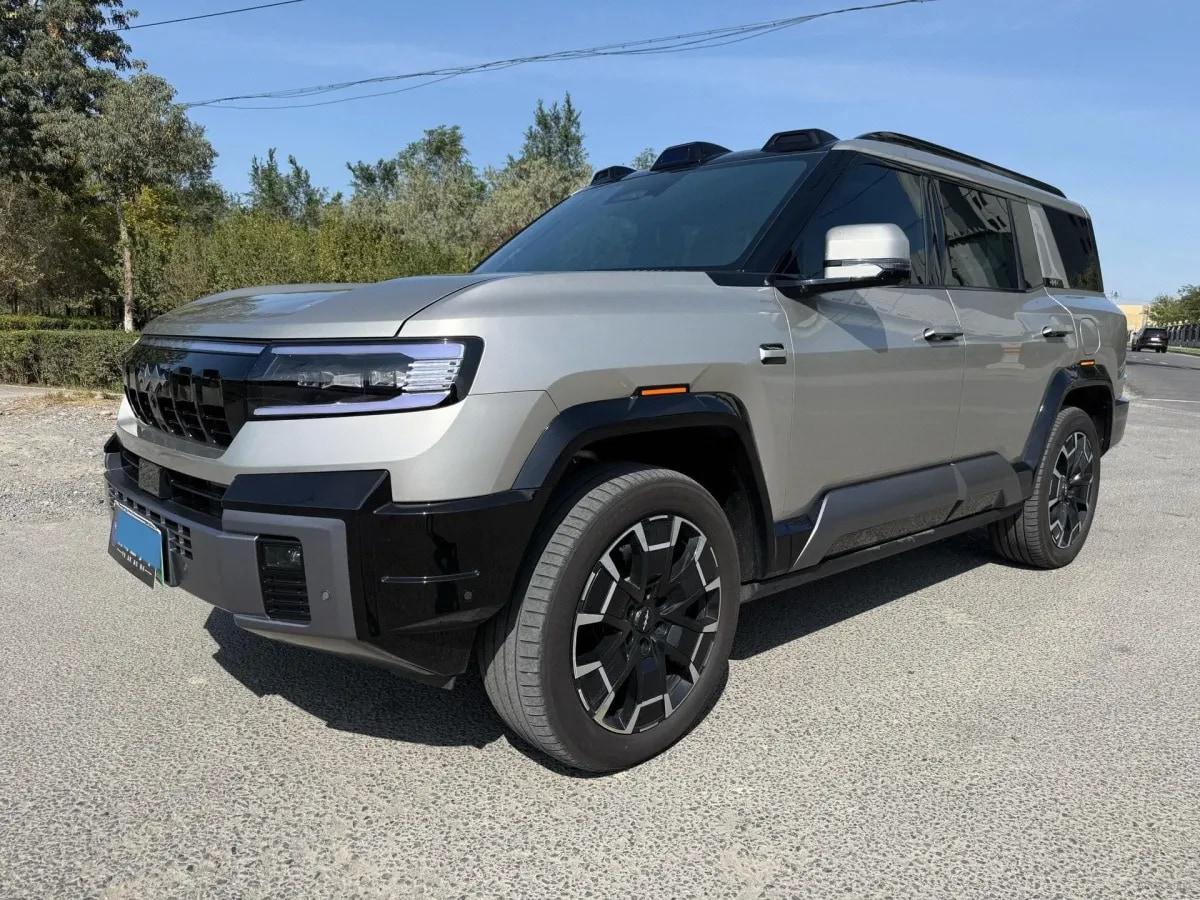 2025 FangChengBao Bao 8 2.0T 245HP L4 E-CVT PHEV 36.8KWH image 1