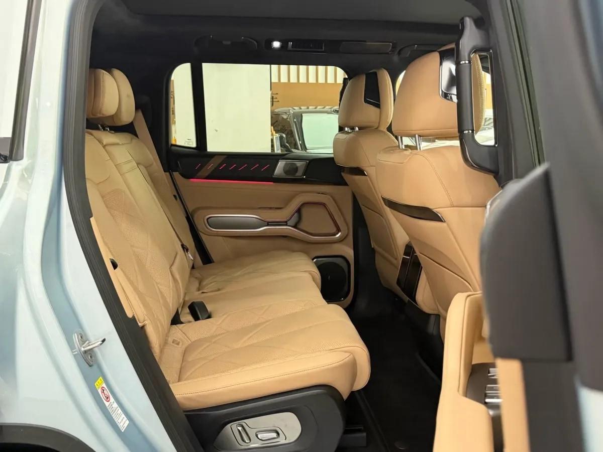 2025 FangChengBao Bao 8 2.0T 245HP L4 E-CVT PHEV 36.8KWH image 10
