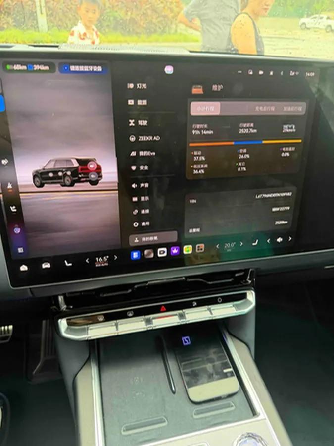 2025 Zeekr 9X 2.0T 279HP L4 1DHT PHEV image 10
