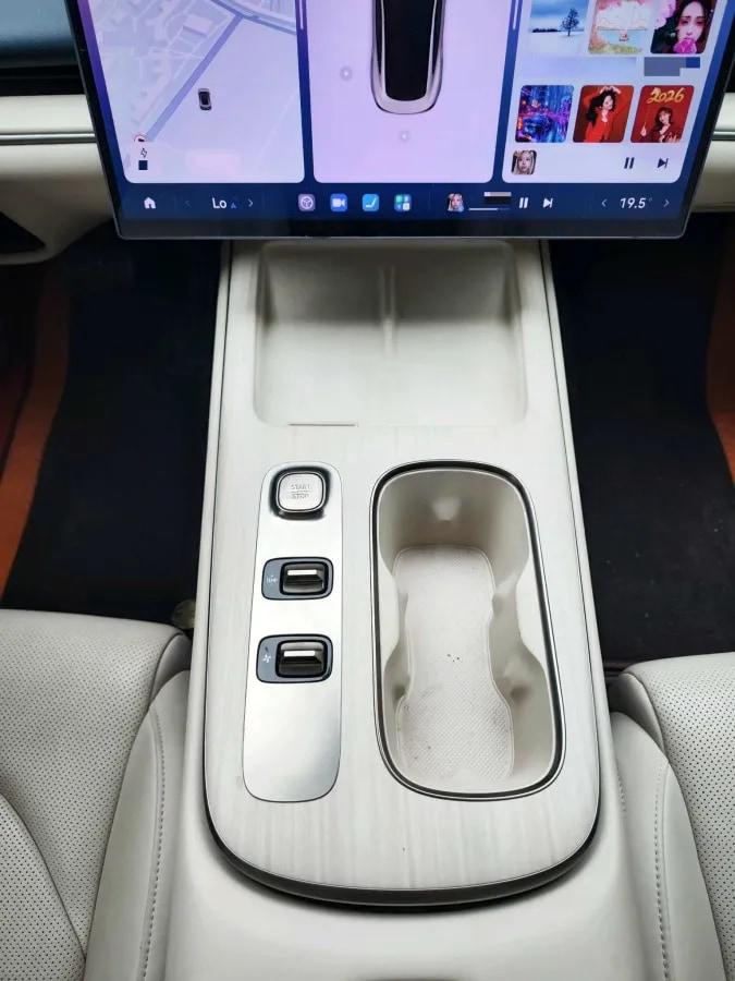 2024 Xiaomi SU7 BEV 73.6KWH image 10
