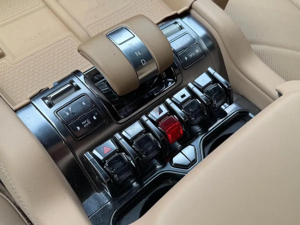 2025 FangChengBao Bao 8 2.0T 245HP L4 E-CVT PHEV 36.8KWH image 10
