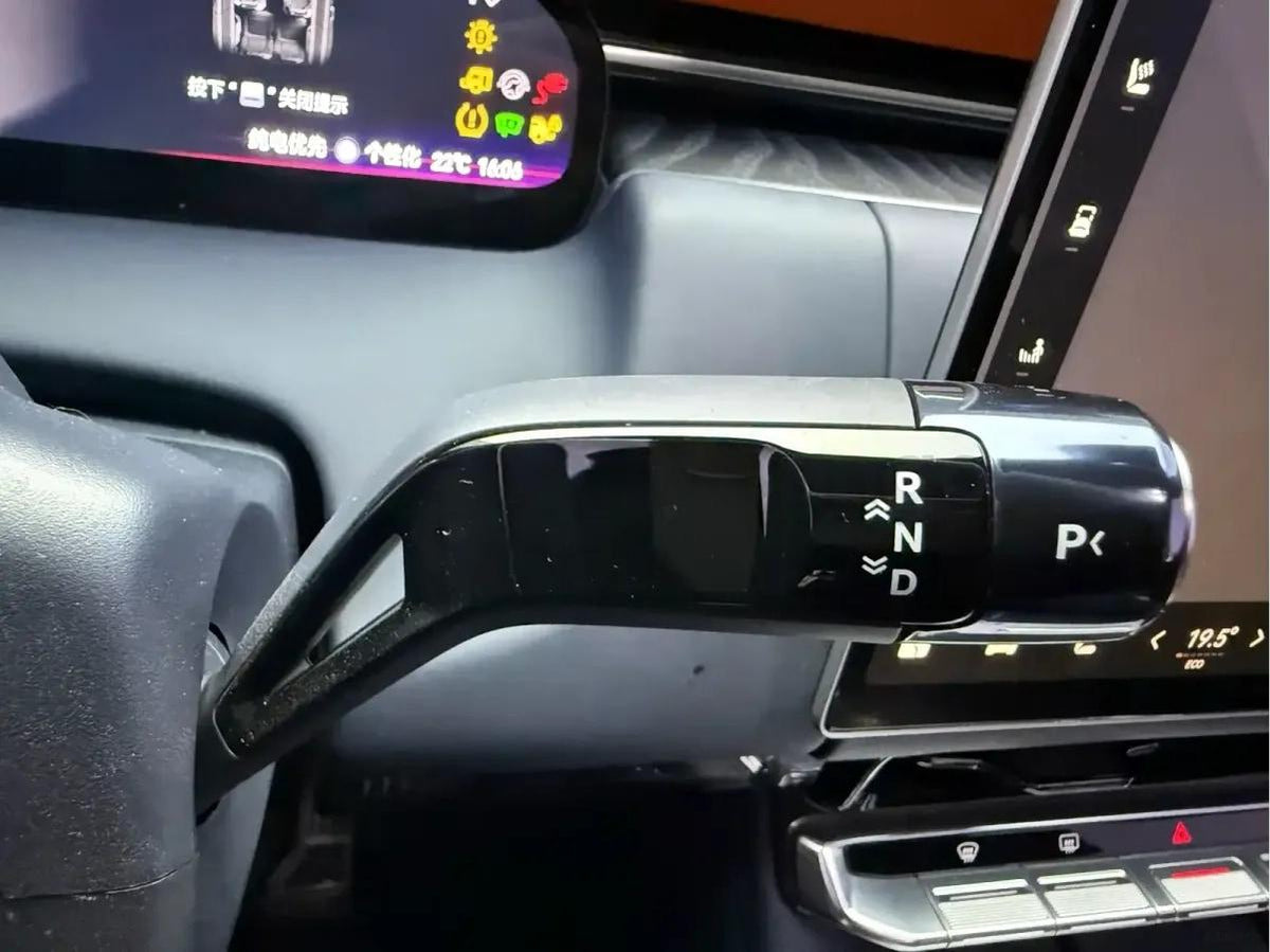 2025 Zeekr 9X 2.0T 279HP L4 1DHT PHEV image 10