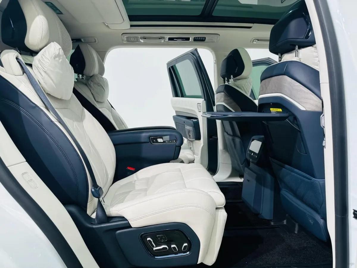 2025 Zeekr 9X 2.0T 279HP L4 1DHT PHEV image 11