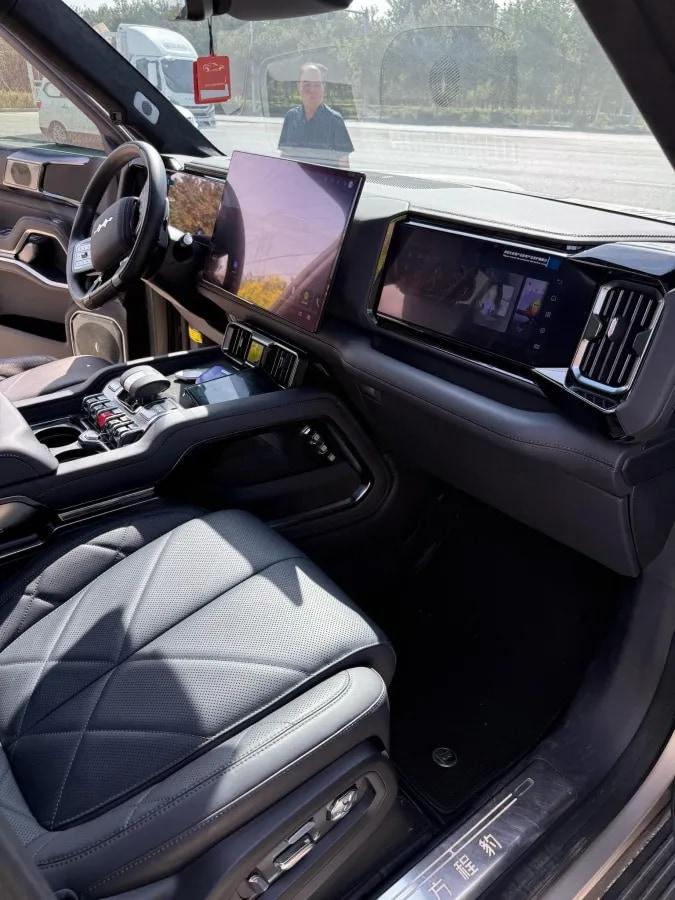 2025 FangChengBao Bao 8 2.0T 245HP L4 E-CVT PHEV 36.8KWH image 11