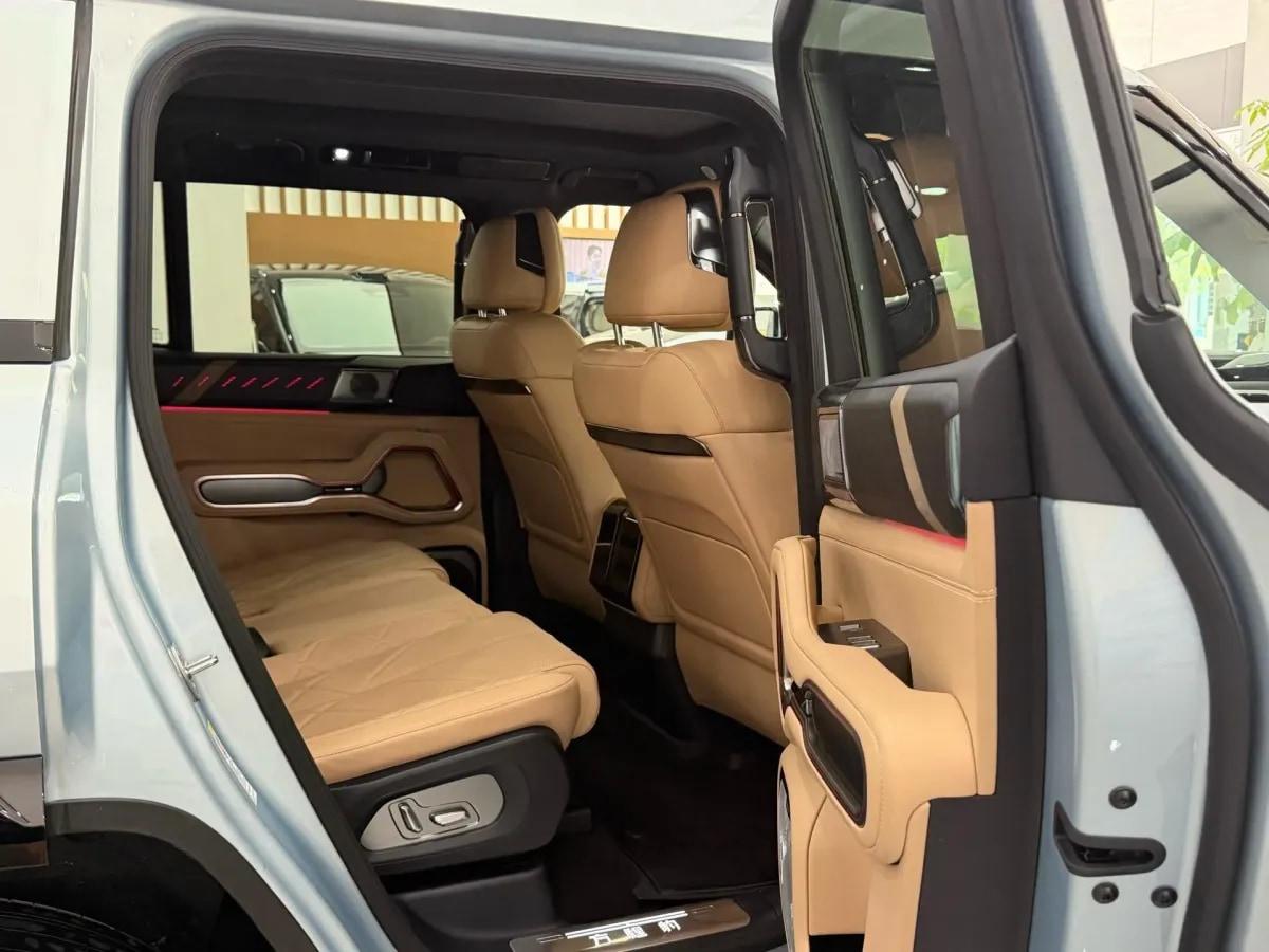2025 FangChengBao Bao 8 2.0T 245HP L4 E-CVT PHEV 36.8KWH image 11