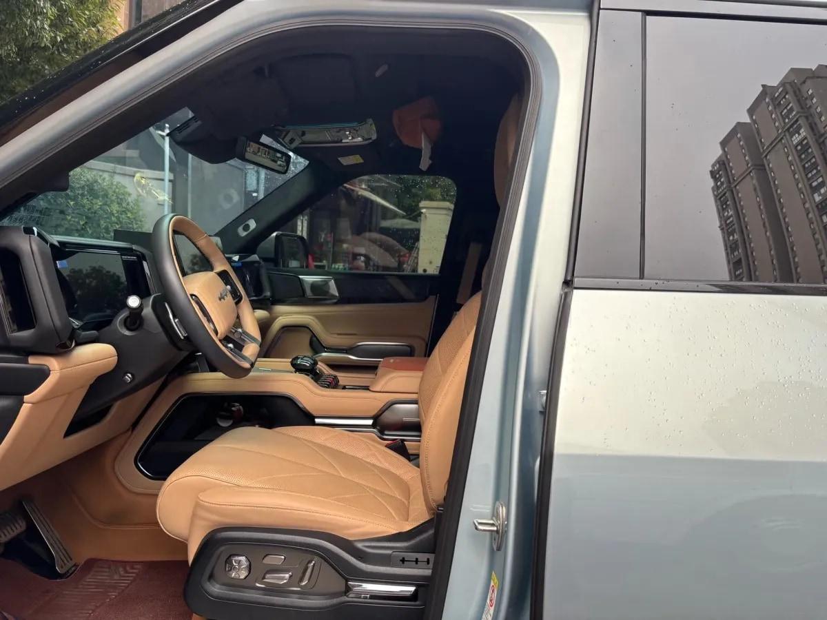 2025 FangChengBao Bao 8 2.0T 245HP L4 E-CVT PHEV 36.8KWH image 12